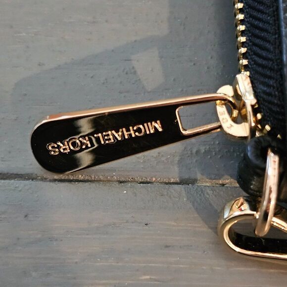 Michael Kors Women's Jet Set Black Pebbled Leather Zip Around Wallet - Picture 4 of 11